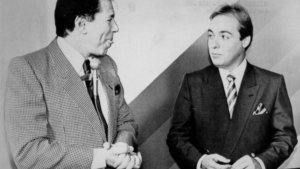 Gugu ao lado de Silvio Santos, dono do Sistema Brasileira de Televisões (SBT), que foi a primeira emissora do apresentador, em 1988