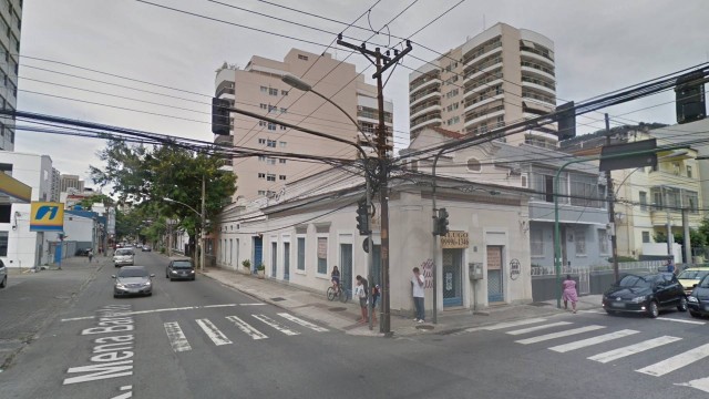 Esquina das ruas Mena Barreto e São João Batista, em Botafogo