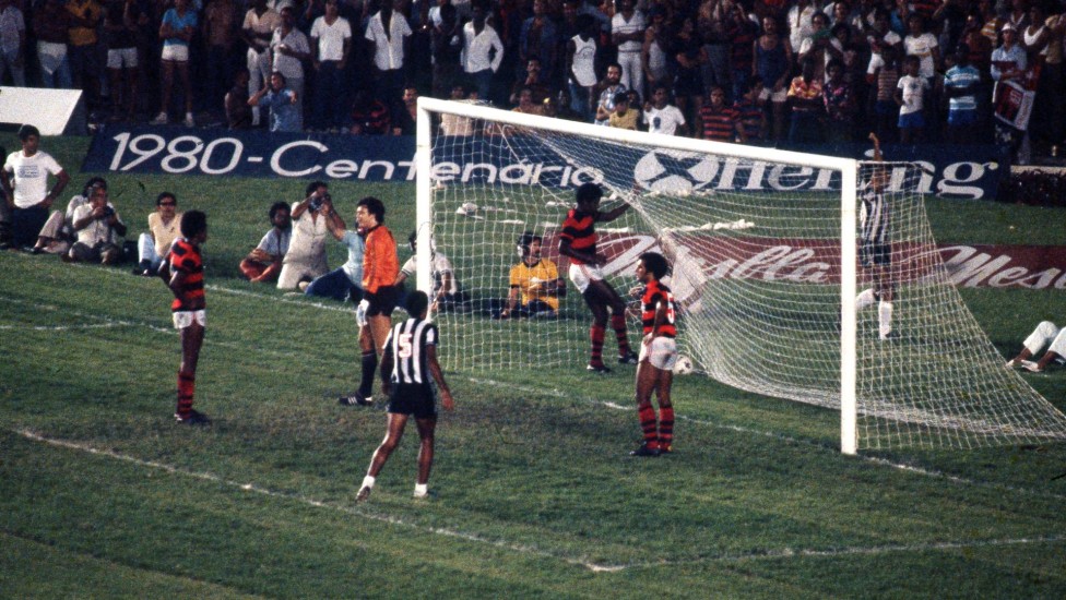 Lance do segundo gol do Atlético, marcado por Reinaldo