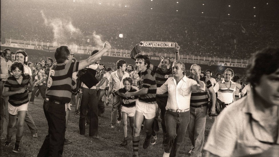 Zico comemora. Flamengo campeão