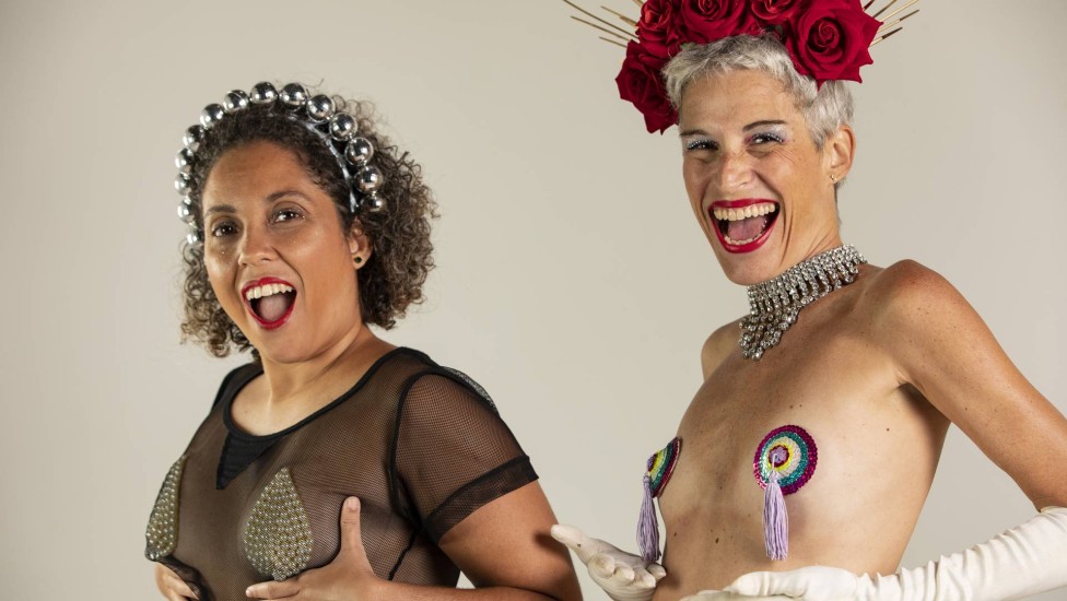 Adriana Azevedo e Roberta Rodrigues criam peças de tapa-teta no carnaval do Rio
