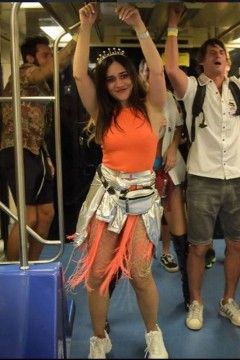 Alessandra Negrini no metrô de São Paulo: musa acessível