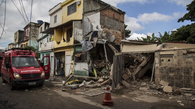 Casas desabaram no bairro Jardim América, na Zona Norte do Rio