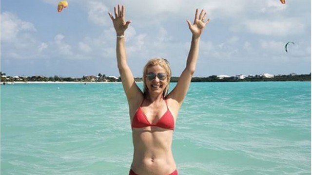 Paula Toller posa para o marido Lui Farias em praia das Ilhas Turcas e Caicos
