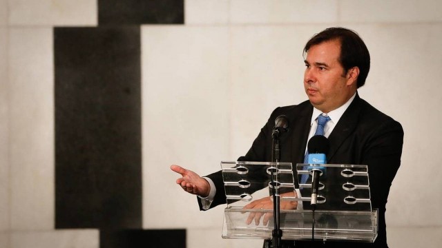 O presidente da Câmara, Rodrigo Maia, participou de teleconferência e falou sobre nova medida do Executivo