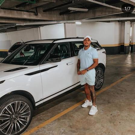 MC Davi com sua Land Rover avaliada em R$ 500 mil