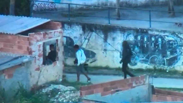 Bandidos fogem fortemente armados na Praça Seca, nna Zona Oeste do Rio