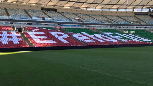 Mosaico da torcida do Fluminense no Maracanã vazio