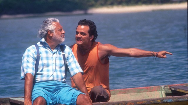 Fagundes com Wagner Moura em "Deus é brasileiro", de 2003