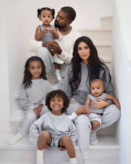 Kim, Kanye e os 4 filhos