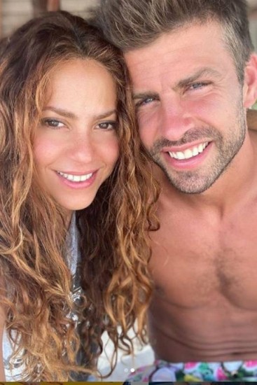Shakira curtindi suas férias com Piqué, zagueiro do Barcelona