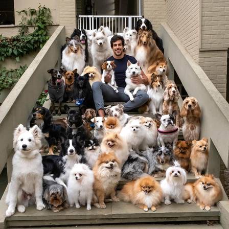Julinho Casares na foto com 40 cães