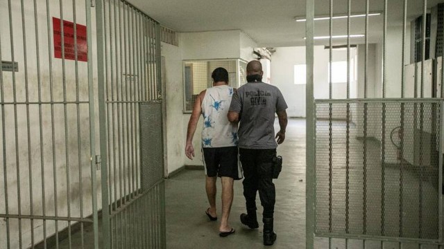 A prisão de um miliciano que atua em Itaguaí, onde há também venda de drogas