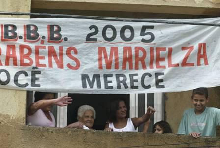 Marielza foi recebida com festa em Caxias, quando deixou o hospital em 2005