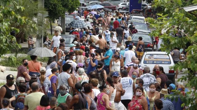 A aglomeração no posto do bairro Canaã