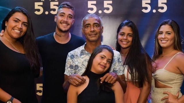 Romário reúne cinco dos seis filhos em foto dos seus 55 anos