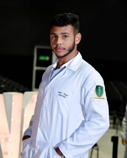 Aos 21 anos, filho de Pop cursa Medicina