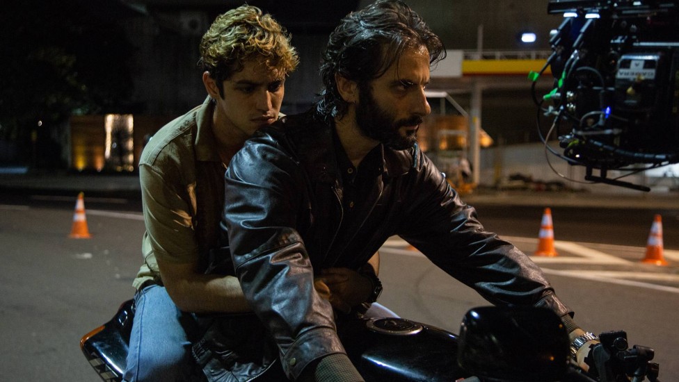 Flavio Tolezani e Gabriel Leone em cena da série “Dom”