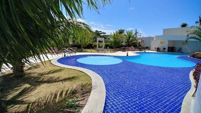 Novo prédio de Gil do Vigor tem piscina, vista para o mar e campo de futebol