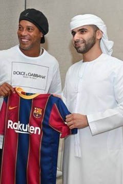 Ronaldinho Gaúcho curte viagem ostentação em Dubai