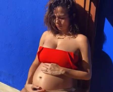 Nanda Costa está grávida de gêmeas
