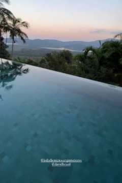 A piscina com borda infinita da mansão que David Brazil está construindo em Mangaratiba