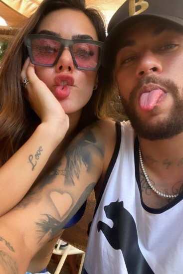 Neymar com Bruna Biancardi: relacionamento aberto