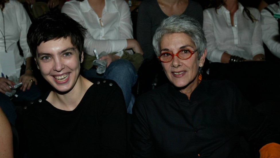 Adriana Calcanhotto e Suzana de Moraes no Fashion Rio, em 2003