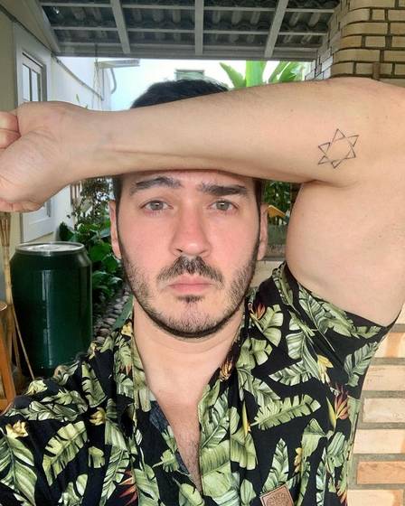 A tatuagem de Estrela de Davi, feita em homenagem ao filho
