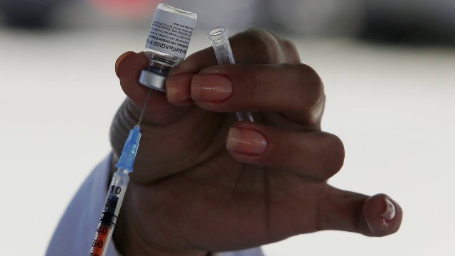 Imunização avança, mas “passaporte da vacina” enfrenta uma enxurrada de ações na Justiça