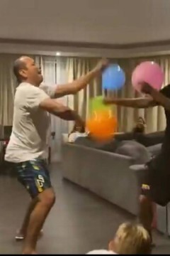Neymar brinca de 'guerra de balões' com o filho Davi Lucca e seu pai