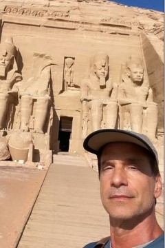 Victor Fasano visita pontos turísticos no Egito