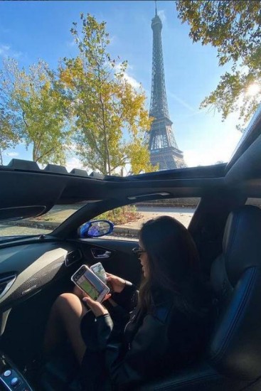 Bruna Biancardi no carro de Neymar