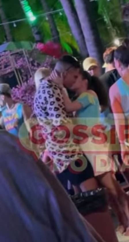 Livian Aragão beija MC Pablinho em festa