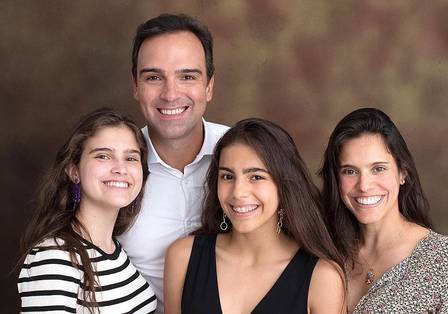 Tadeu com as filhas, Valentina e Laura, e a mulher, Ana Cristina: apaixonadas pelo 