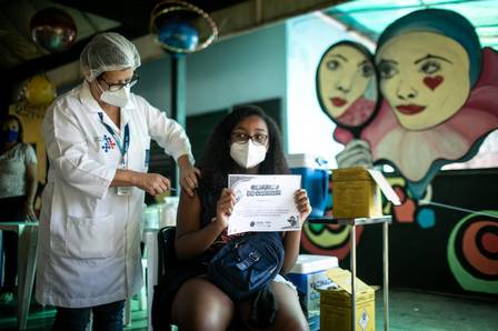 Vacinação de crianças na Lona Cultural João Bosco de Vista Alegre tem certificado de coragem, balões e brincadeiras