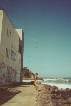 Clara Buarque curte verão na Bahia
