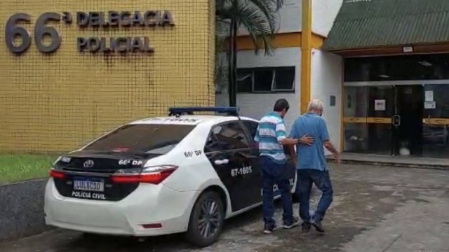 O advogado Antônio Passos Costa de Oliveira ao ser preso pela Polícia Civil
