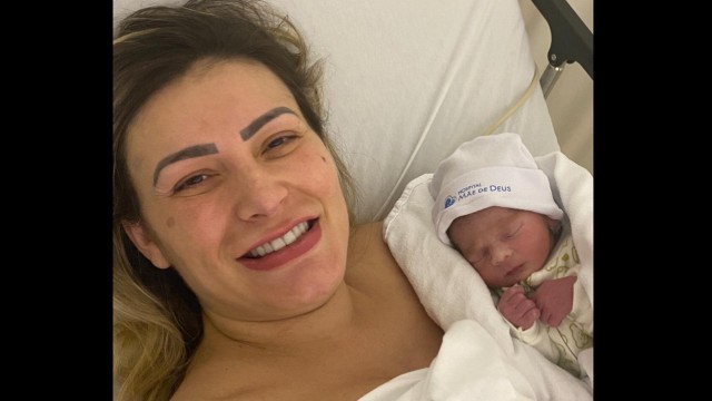 Andressa Urach, de 34 anos, anunciou nas redes sociais o nascimento de seu segundo filho com o atual marido, Thiago Prado