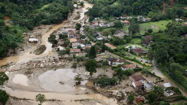 Devastação. Do alto, a vista da devastação na região de Itaipava, em Petrópolis: casas sumiram num mar de lama