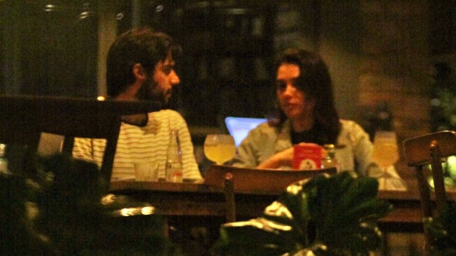 Monica Iozzi e o namorado Gabriel Moura em jantar no Rio