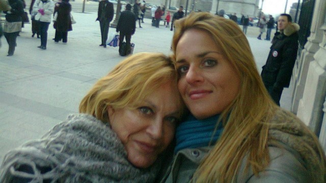 Darlene Glória com a filha Rebeca Brandão em Paris