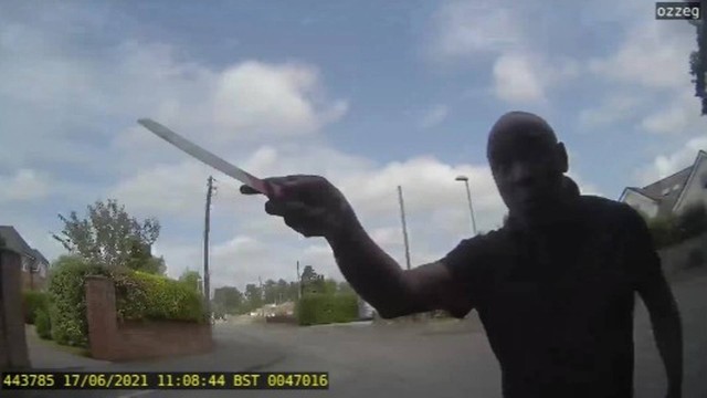 Motorista ameaça policial com faca de pão após ser multado em R$ 16,50