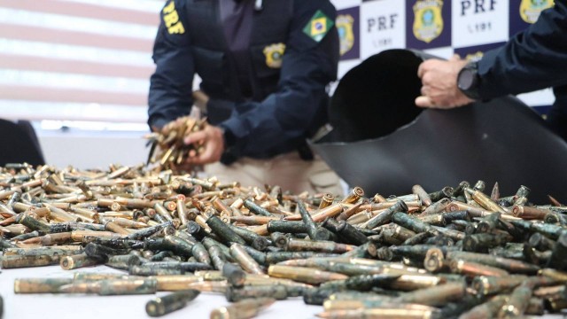 Cera de cinco mil balas de fuzil foram apreendidas pela polícia