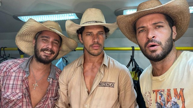 Leandro Lima com os colegas de elenco de "Pantanal"