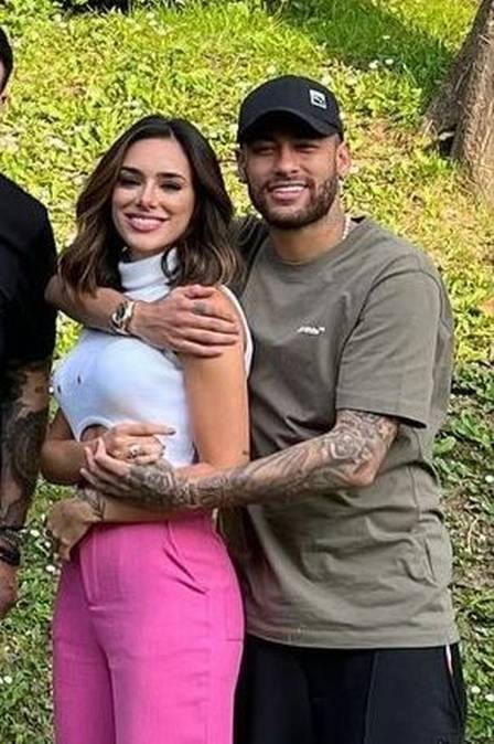 Bruna Biancardi comemora aniversário com Neymar