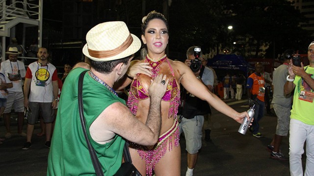 Mulher Melão reclama da caretioce no carnaval