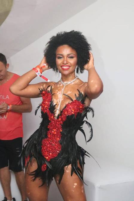 A ex-BBB Natália curte o carnaval