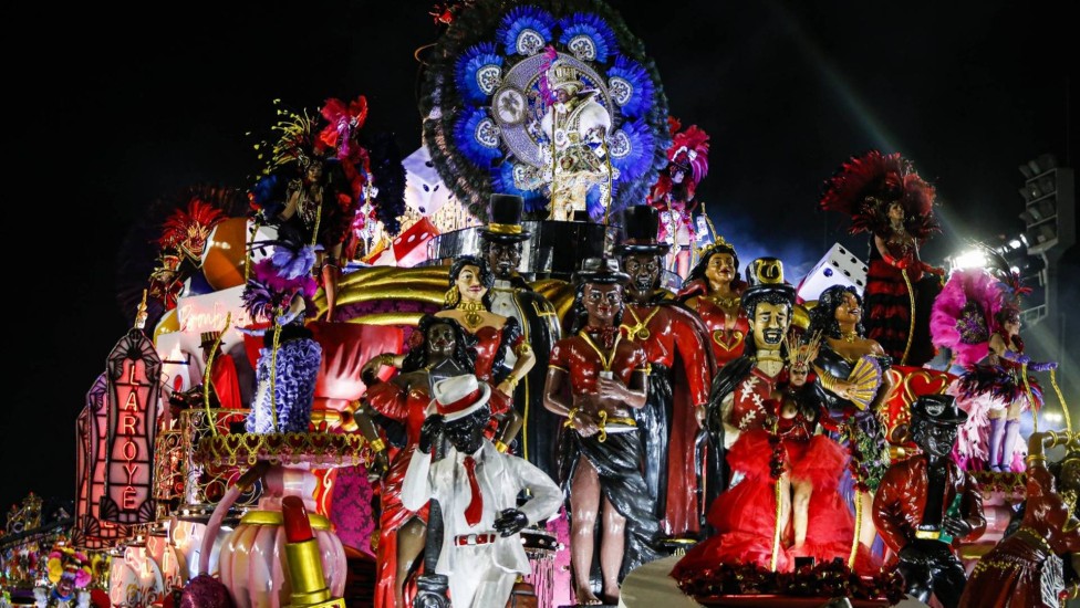 Grande Rio leva prêmio de melhor escola na volta do carnaval do Rio