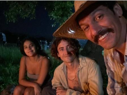 Guito com Bella Campos e Jesuita Barbosa gravando no 'Pantanal'